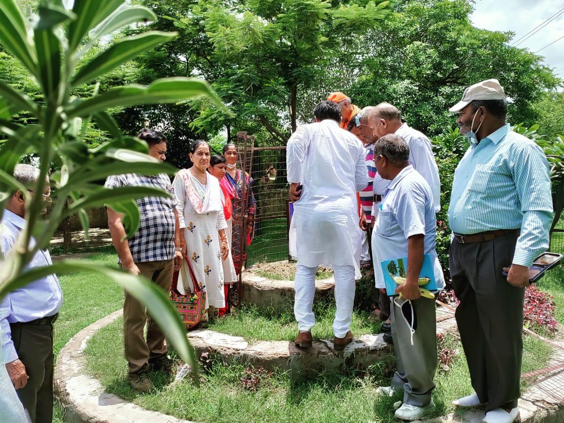 Upendra Kumar roushan vriksha ropan